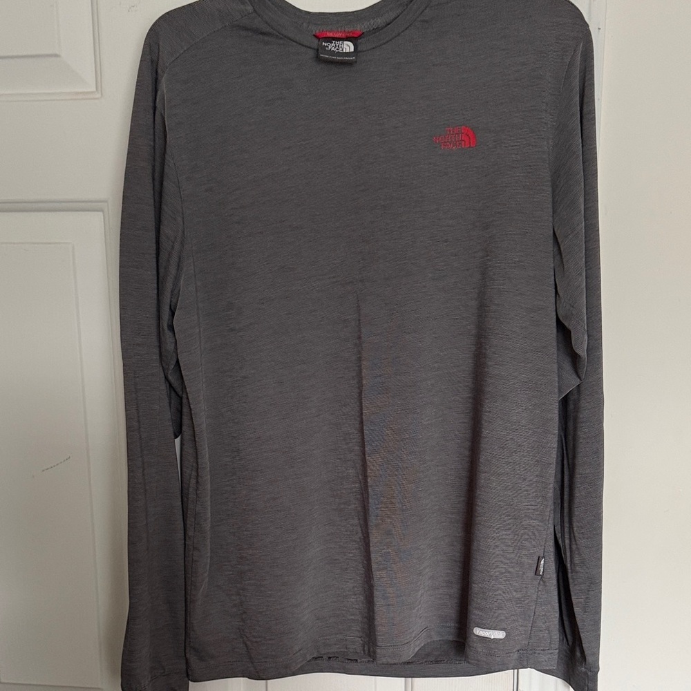 The North Face Men's Long Sleeve Crew in Gray with Red Logo - Picture 6 of 7